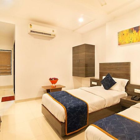 Hotel Sheetal Plaza Surat Eksteriør bilde
