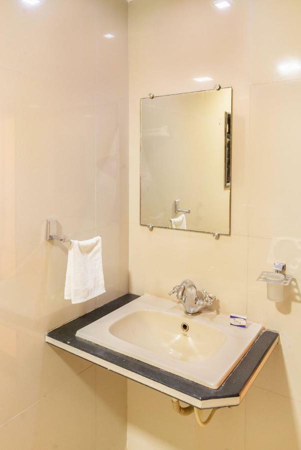 Hotel Sheetal Plaza Surat Eksteriør bilde