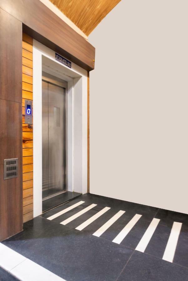 Hotel Sheetal Plaza Surat Eksteriør bilde