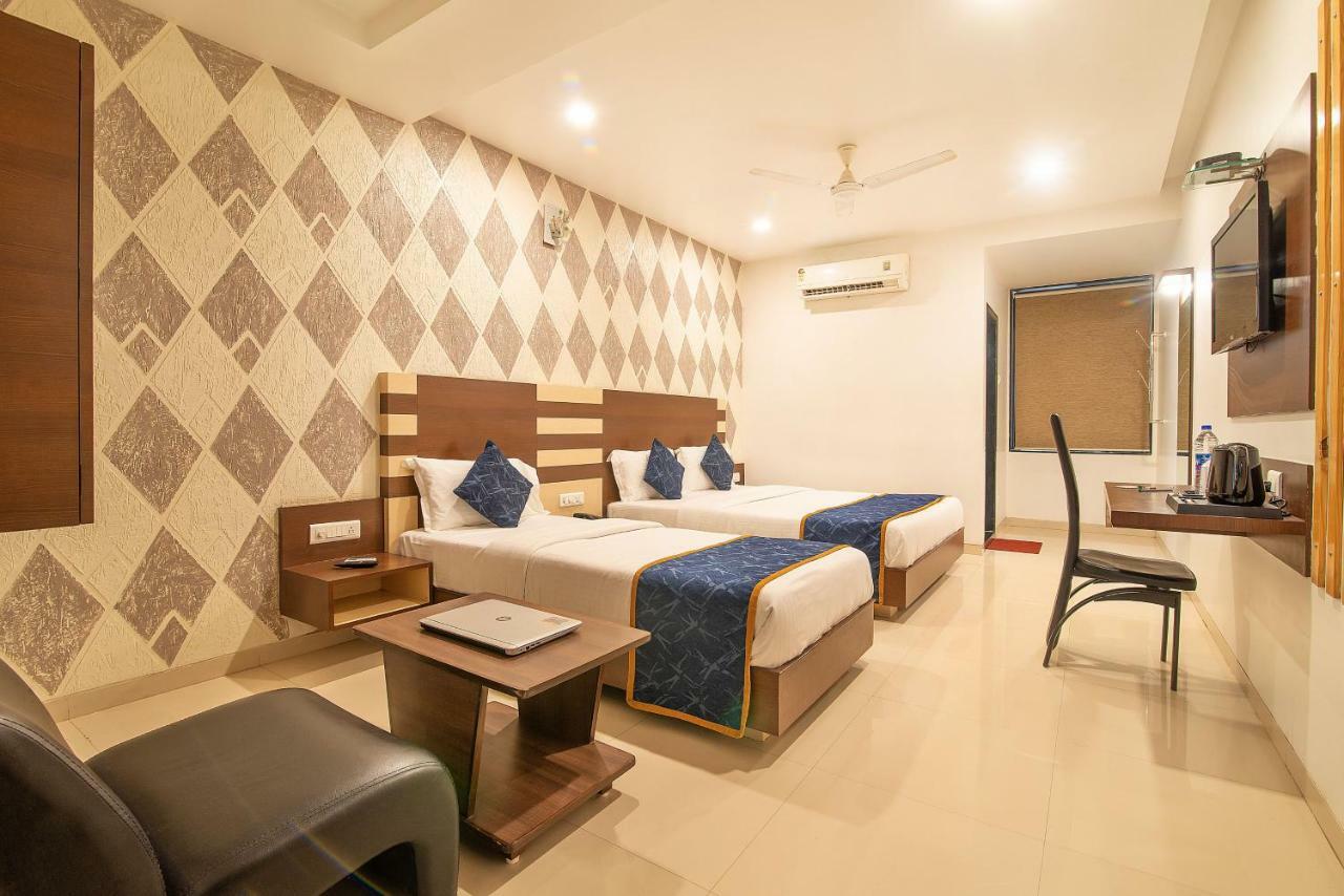 Hotel Sheetal Plaza Surat Eksteriør bilde