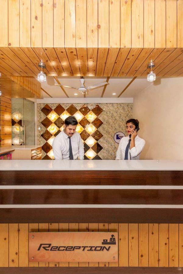 Hotel Sheetal Plaza Surat Eksteriør bilde