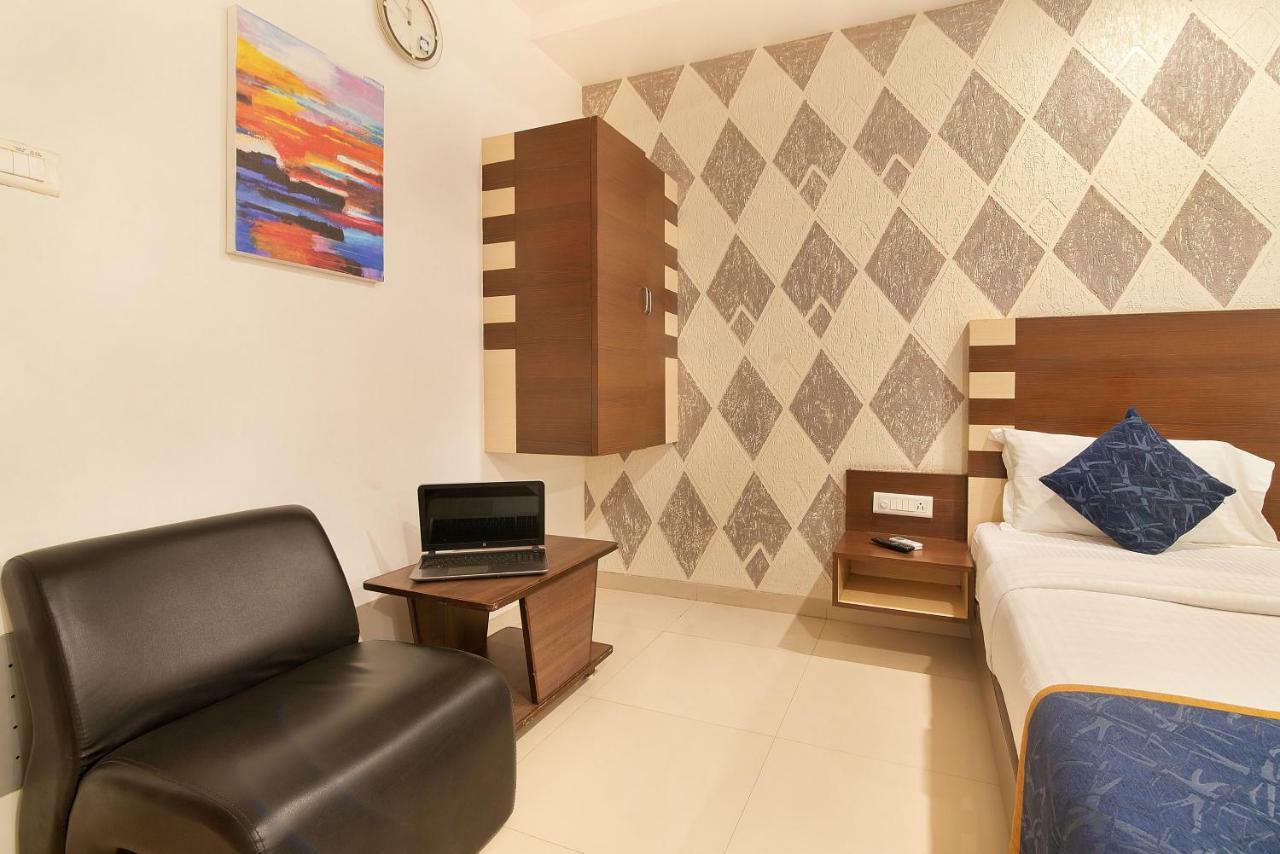 Hotel Sheetal Plaza Surat Eksteriør bilde
