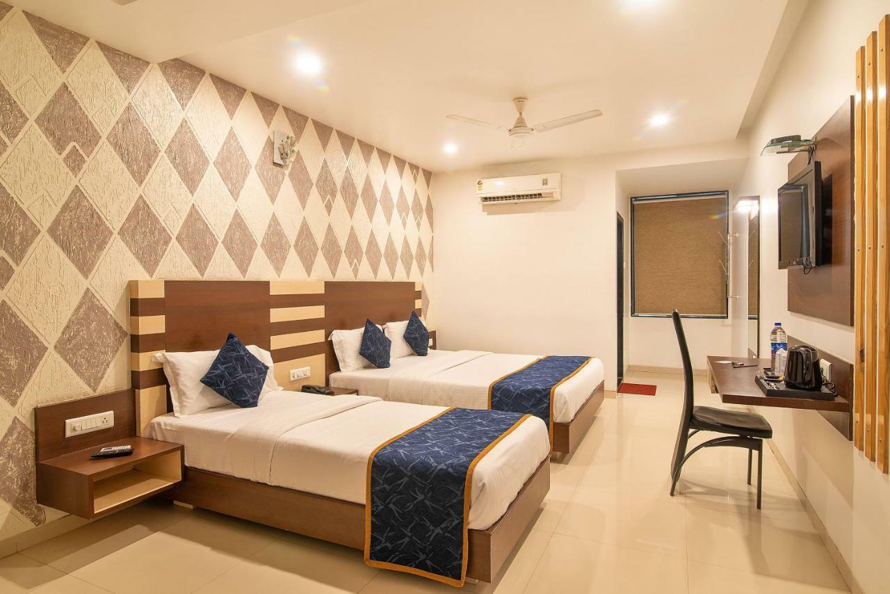 Hotel Sheetal Plaza Surat Eksteriør bilde