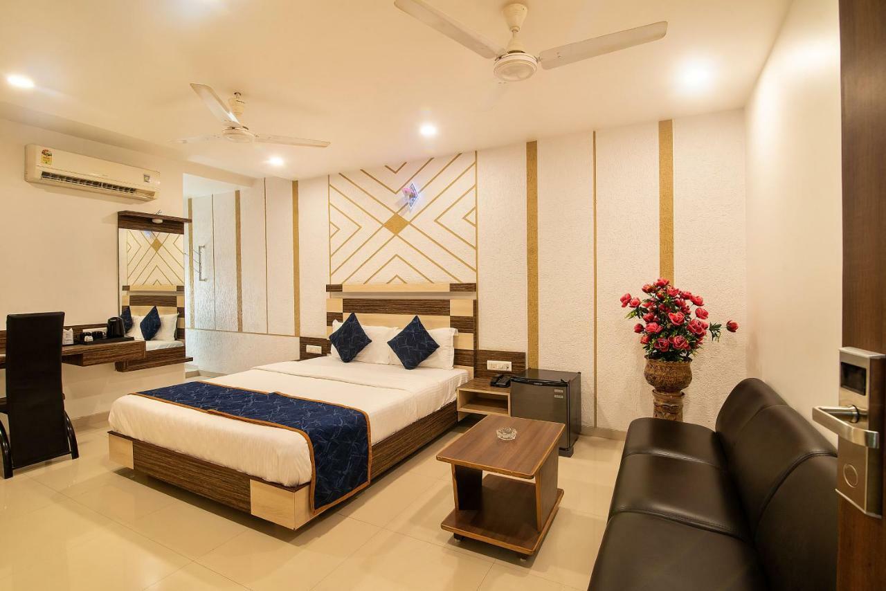 Hotel Sheetal Plaza Surat Eksteriør bilde