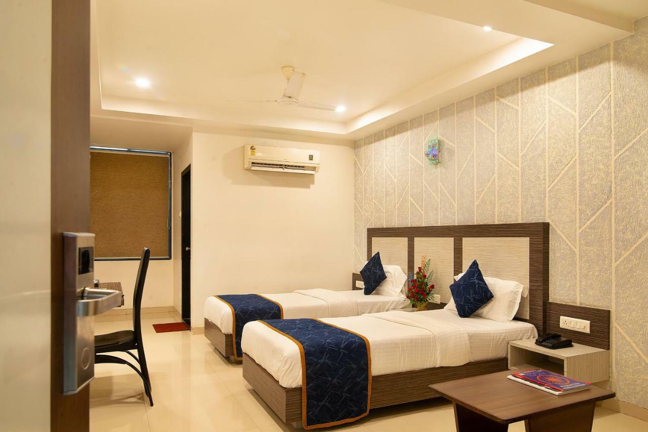 Hotel Sheetal Plaza Surat Eksteriør bilde