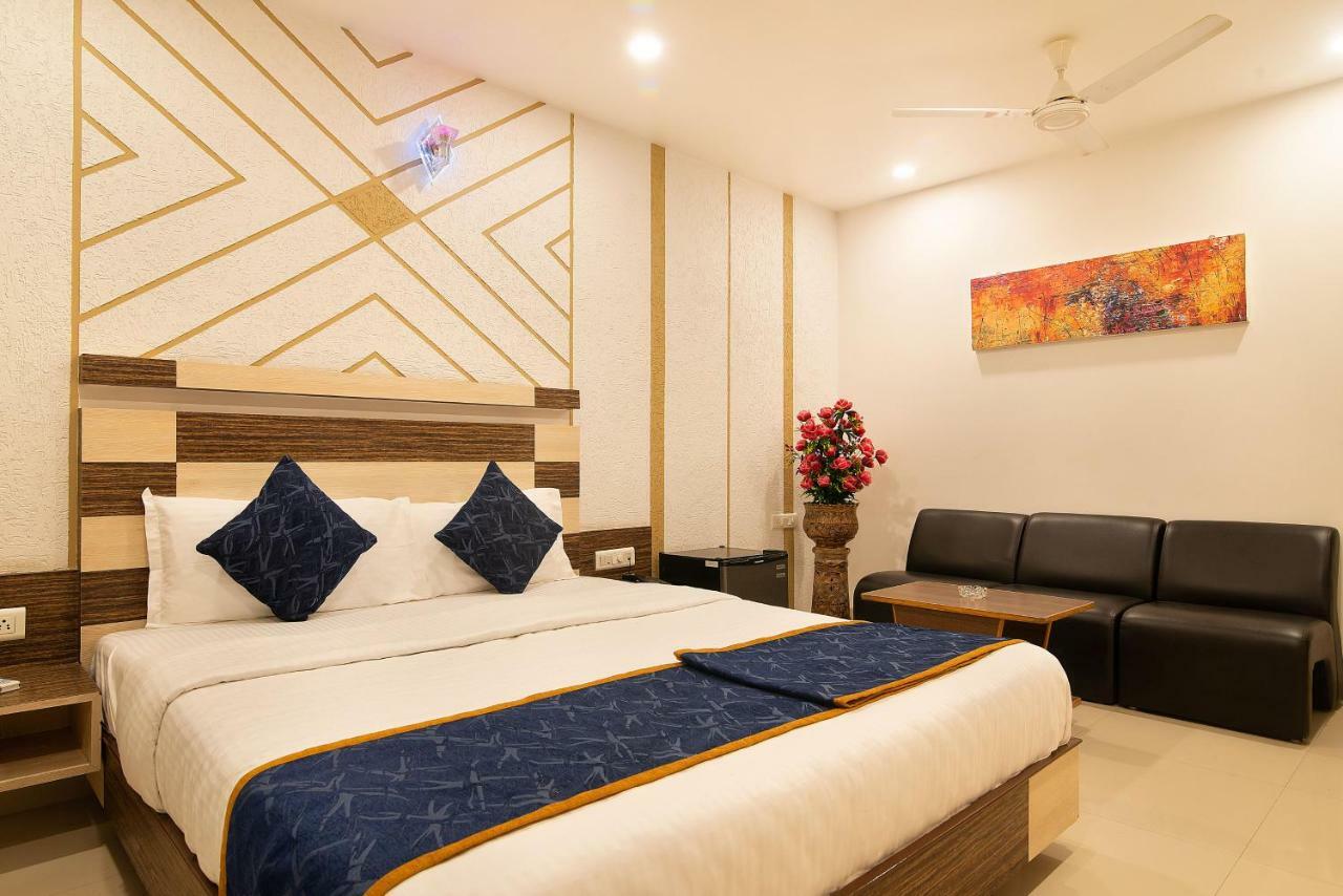 Hotel Sheetal Plaza Surat Eksteriør bilde
